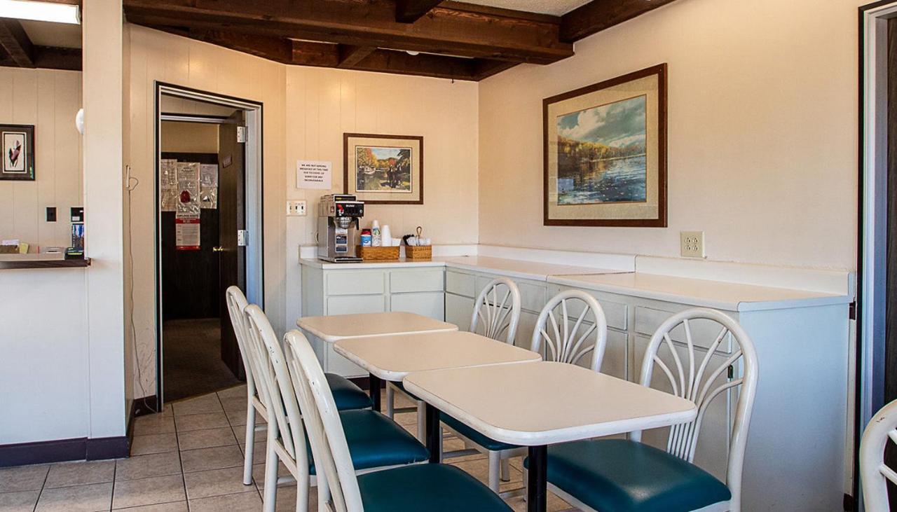 Country Squire Inn And Suites Coshocton Dış mekan fotoğraf