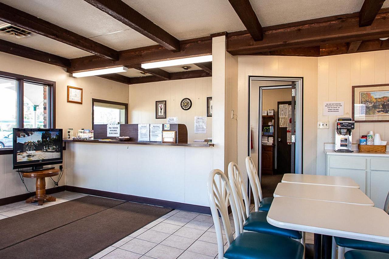 Country Squire Inn And Suites Coshocton Dış mekan fotoğraf