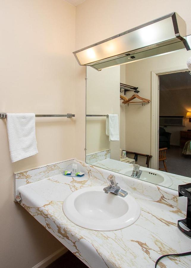 Country Squire Inn And Suites Coshocton Dış mekan fotoğraf