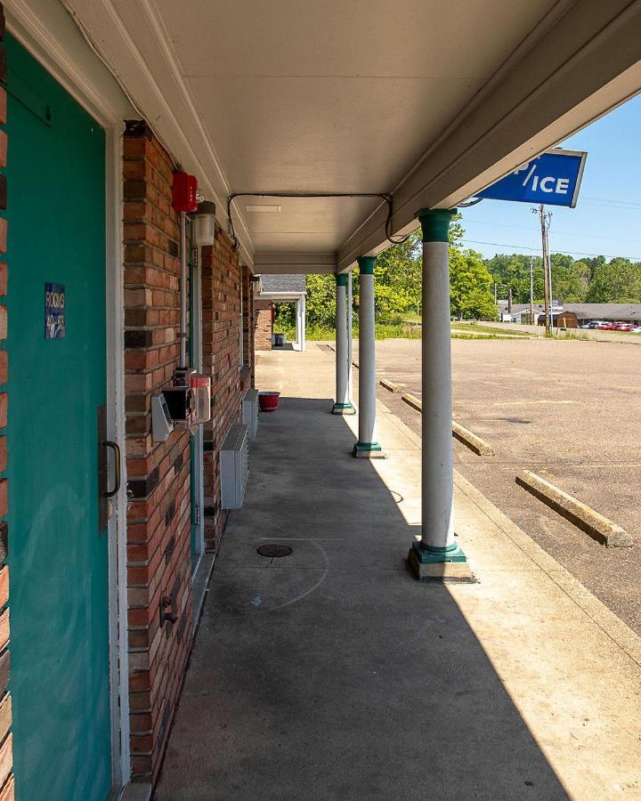 Country Squire Inn And Suites Coshocton Dış mekan fotoğraf